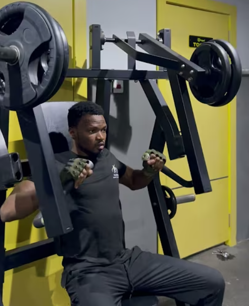 Read more about the article Building a Bigger Chest in the Gym